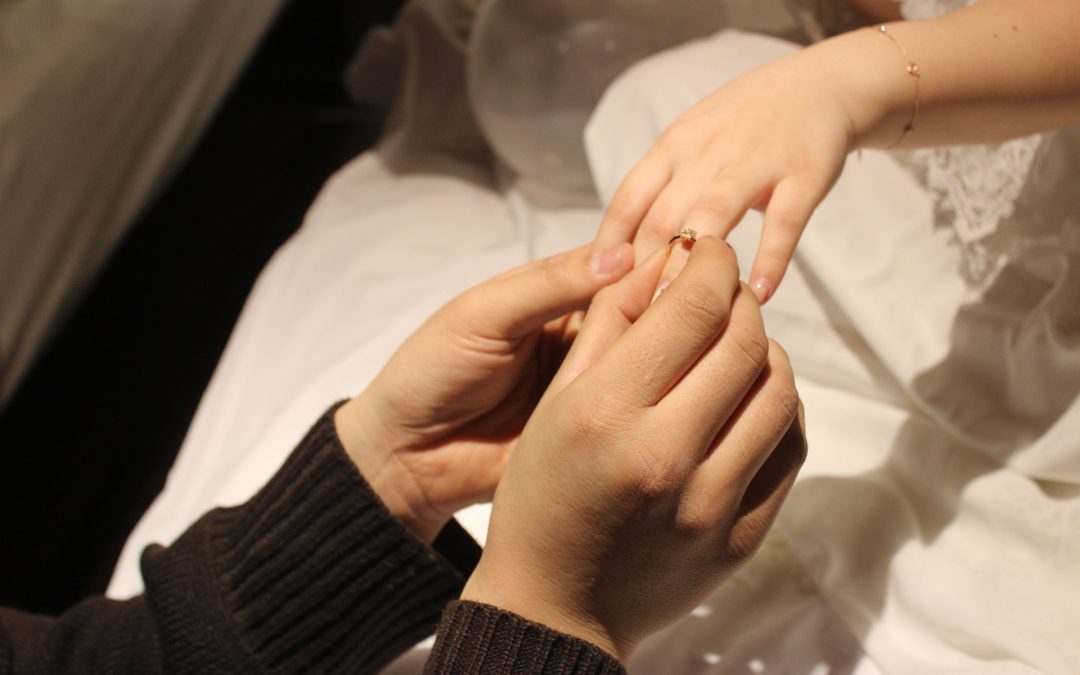 How Shoppers Inspect Wedding Rings in Melbourne